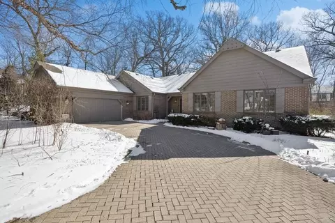261 Dover Cir, Lake Forest, IL 60045