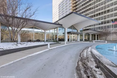 3550 N Lake Shore Dr #819, Chicago, IL 60657