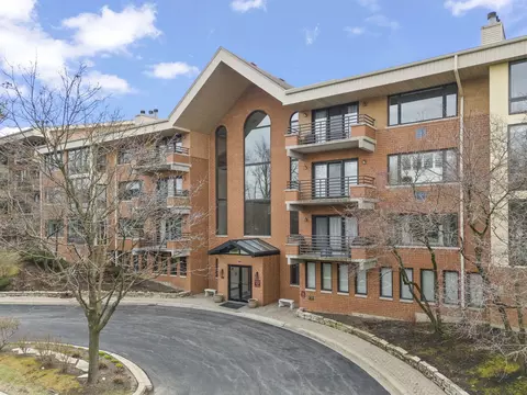 3525 S Cass Ct #418, Oak Brook, IL 60523