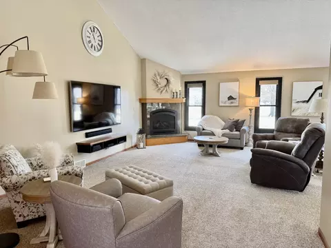Living - 129 Wright Dr, Utica, IL 61373 photo 2 of 6