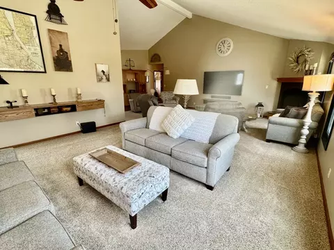 Living - 129 Wright Dr, Utica, IL 61373 photo 5 of 6