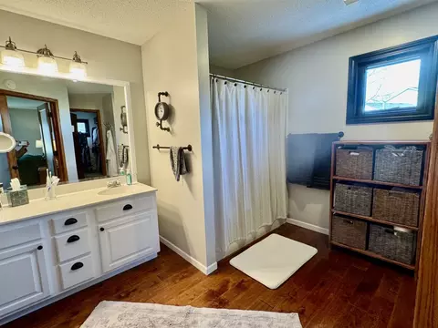Bath - 129 Wright Dr, Utica, IL 61373 photo 1 of 3