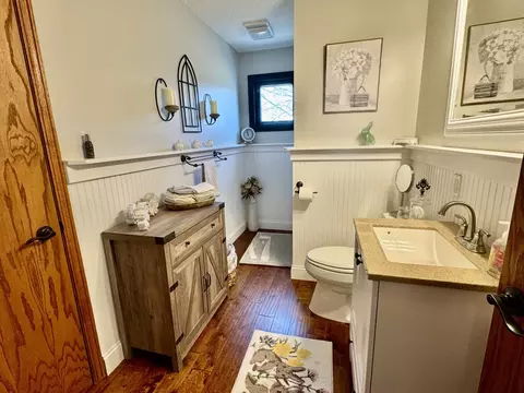 Bath - 129 Wright Dr, Utica, IL 61373 photo 2 of 3