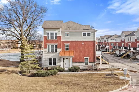 2201 S Crambourne Way #4-5, Arlington Heights, IL 60005