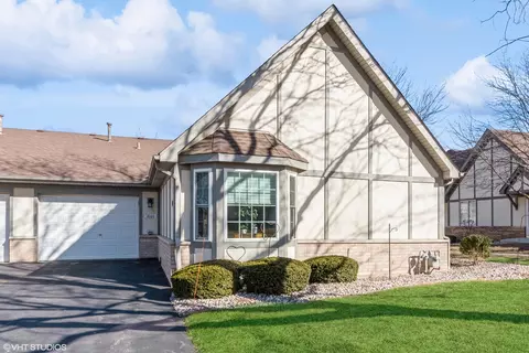 1860 Willow Circle Dr, Crest Hill, IL 60403