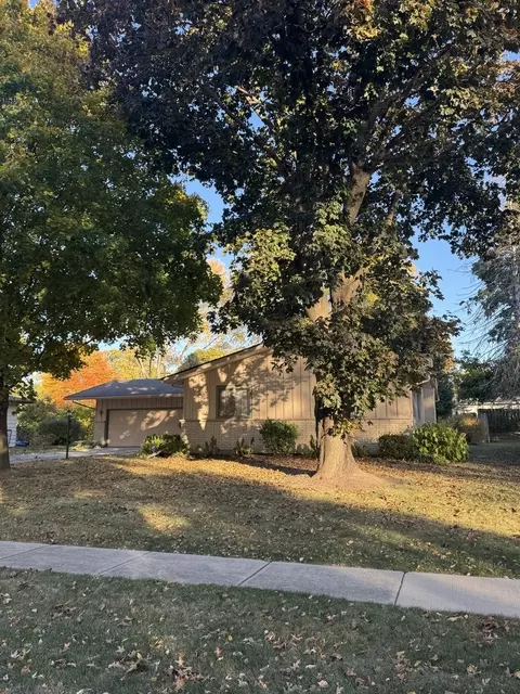 761 Carol Ave, Elgin, IL 60123 photo 2