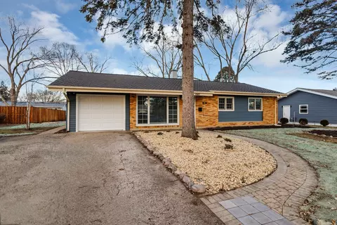 560 Morton St, Hoffman Estates, IL 60169