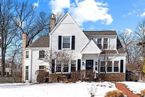1244 Sherwood Rd, Highland Park, IL 60035