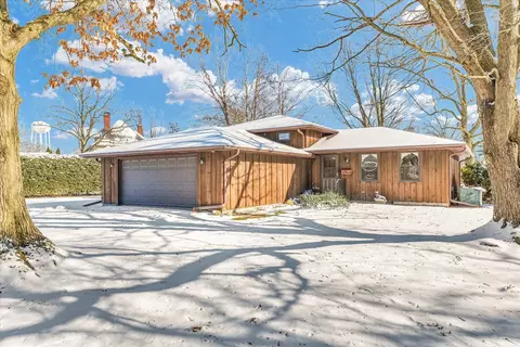 Exterior - 209 S Maple St, Onarga, IL 60955 photo 3 of 8