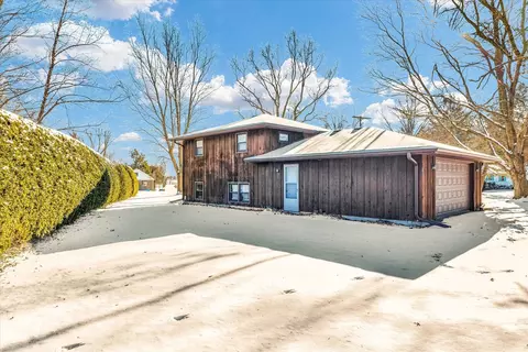 Exterior - 209 S Maple St, Onarga, IL 60955 photo 5 of 8