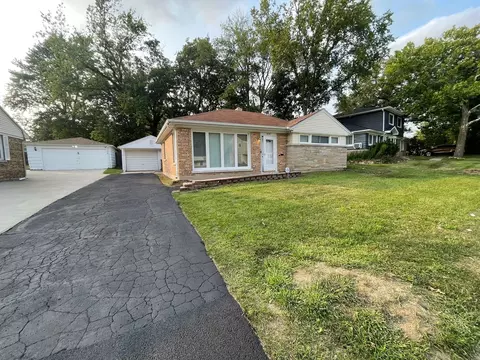 304 Oakwood St, Park Forest, IL 60466