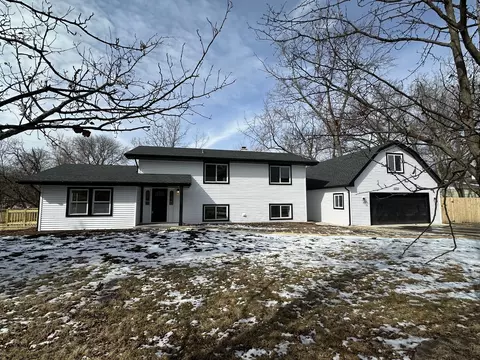 5290 Meyer Dr, Lisle, IL 60532
