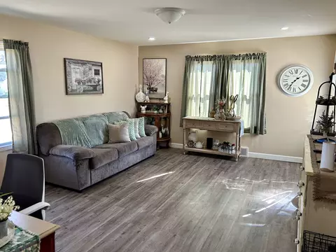 400 W 3rd St, Spring Valley, IL 61362 photo 3