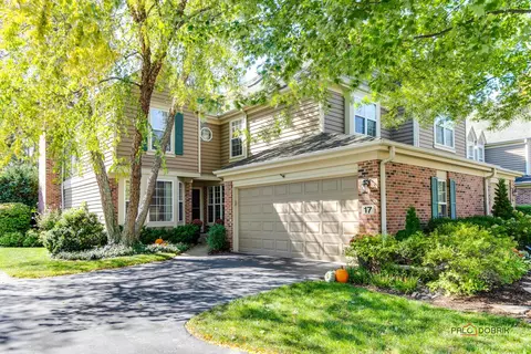 17 Ashford Ct, Lincolnshire, IL 60069
