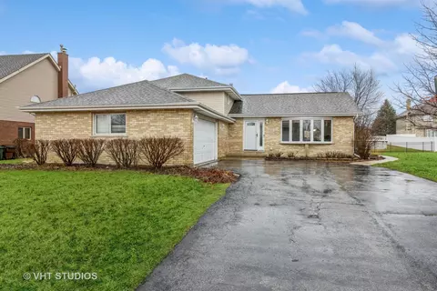 834 Brigantine Dr, New Lenox, IL 60451