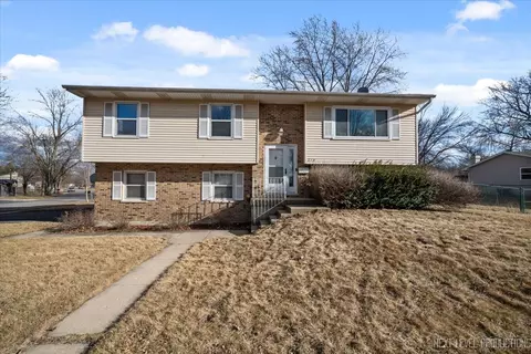 219 Mary Ln, Cary, IL 60013