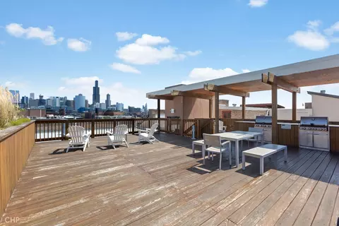 Exterior - 1327 W Washington Blvd #2F, Chicago, IL 60607 photo 2 of 5