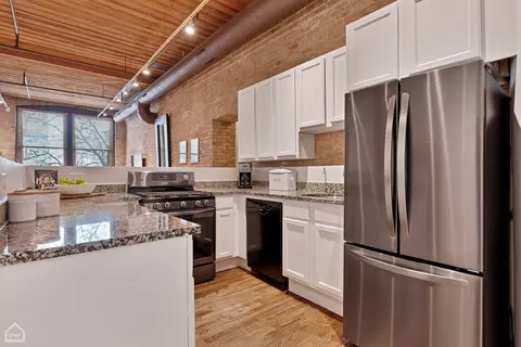Kitchen - 1327 W Washington Blvd #2F, Chicago, IL 60607 photo 2 of 2