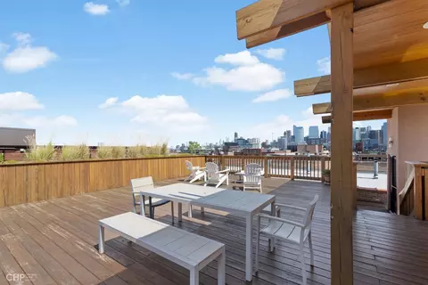 Exterior - 1327 W Washington Blvd #2F, Chicago, IL 60607 photo 3 of 5