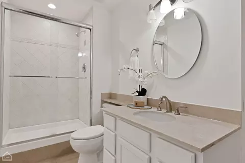 Bath - 1327 W Washington Blvd #2F, Chicago, IL 60607 photo 2 of 2