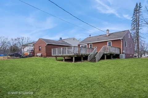 Exterior - 5217 W Beach Ave, Mchenry, IL 60050 photo 3 of 5