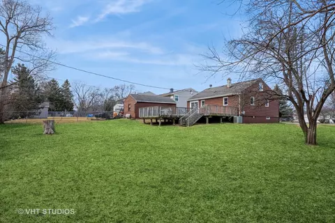Exterior - 5217 W Beach Ave, Mchenry, IL 60050 photo 4 of 5