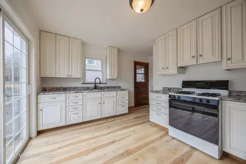 Kitchen - 5217 W Beach Ave, Mchenry, IL 60050 photo 2 of 2