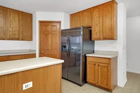 Kitchen - 305 Switchgrass Dr, Minooka, IL 60447 photo 4 of 4