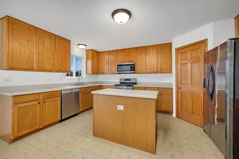 Kitchen - 305 Switchgrass Dr, Minooka, IL 60447 photo 1 of 4