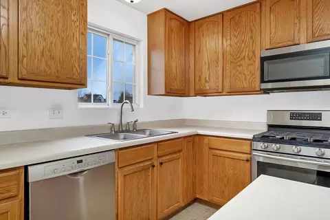 Kitchen - 305 Switchgrass Dr, Minooka, IL 60447 photo 2 of 4