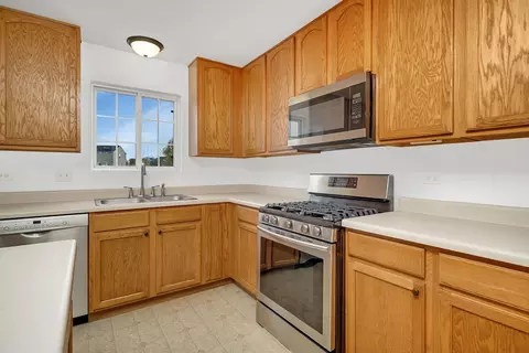 Kitchen - 305 Switchgrass Dr, Minooka, IL 60447 photo 3 of 4