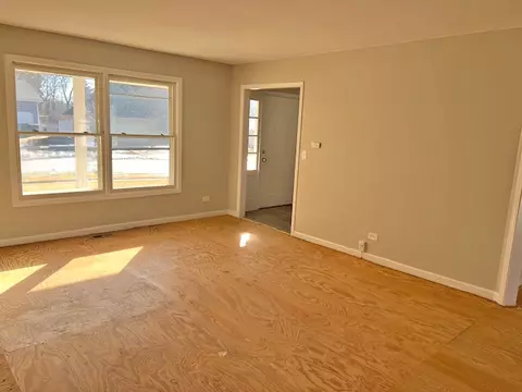 Living - 654 Longview Dr, Antioch, IL 60002 photo 5 of 5