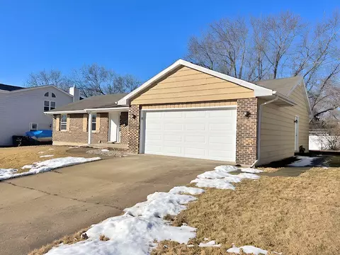 Exterior - 654 Longview Dr, Antioch, IL 60002 photo 2 of 11