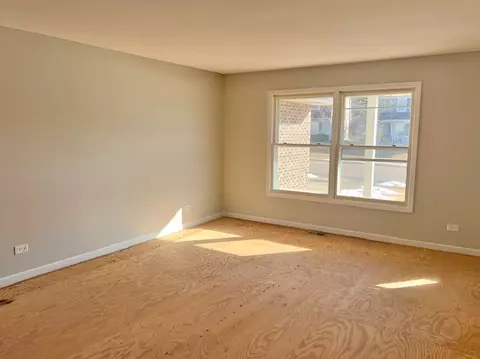 Living - 654 Longview Dr, Antioch, IL 60002 photo 2 of 5