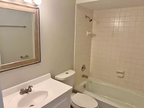 Bath - 654 Longview Dr, Antioch, IL 60002 photo 1 of 2