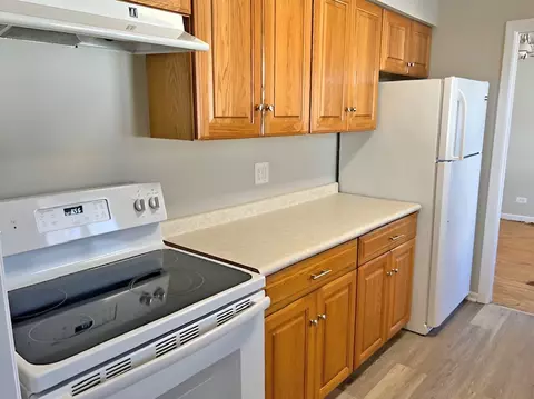 Kitchen - 654 Longview Dr, Antioch, IL 60002 photo 2 of 3