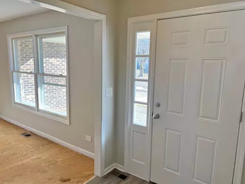 Entry Way - 654 Longview Dr, Antioch, IL 60002 photo 3 of 3