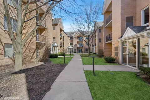 8700 W Evelyn Ln #106, Chicago, IL 60656
