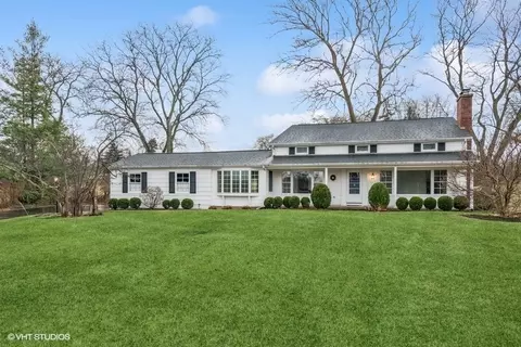 725 Milton Rd, Inverness, IL 60067