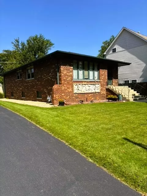 9516 W Shore Dr, Oak Lawn, IL 60453