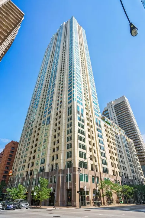 33 W Ontario St #30A, Chicago, IL 60654