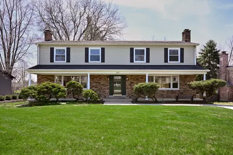 22 W247 Glen Valley Dr, Glen Ellyn, IL 60137