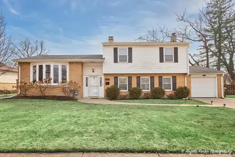 1365 E Norman Dr, Palatine, IL 60074