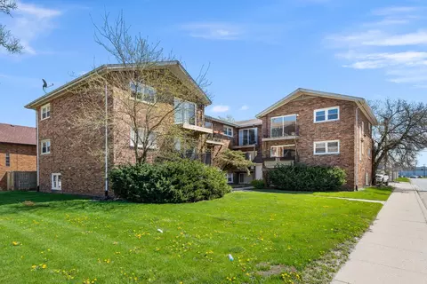 4545 Prescott Ave #207, Lyons, IL 60534