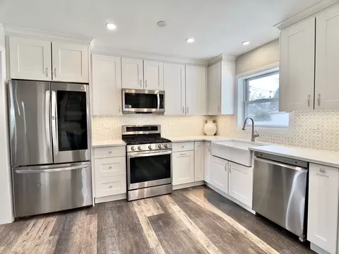 Kitchen - 460 S Cherry St, Itasca, IL 60143 photo 2 of 3