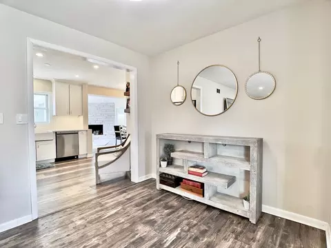 Entry Way - 460 S Cherry St, Itasca, IL 60143 photo 1 of 1