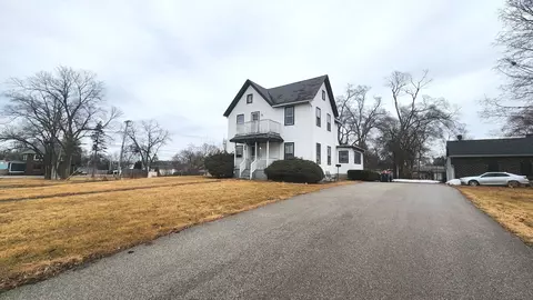 103 S Lake St, Mundelein, IL 60060