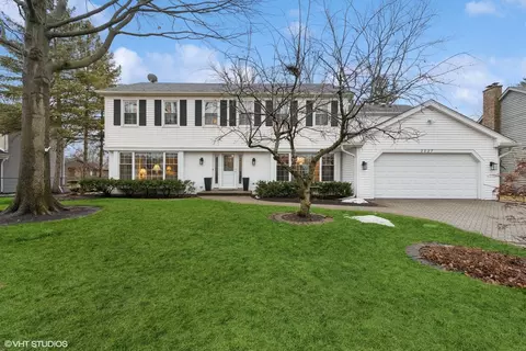 2827 Canterbury Dr, Northbrook, IL 60062