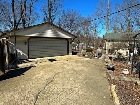 608 E Bronson St, Streator, IL 61364 photo 32