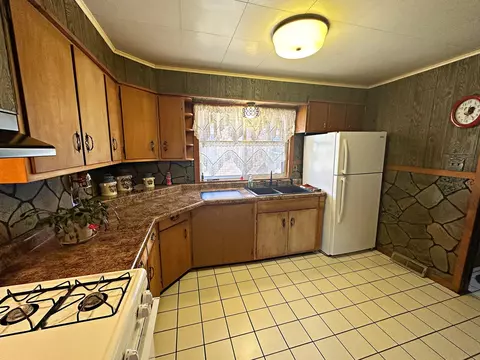 608 E Bronson St, Streator, IL 61364 photo 9